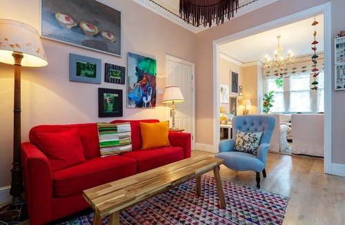 Ravenscourt Park House | 5 bed house, sleeps 7 with garden, reach central London in 30 mins (Veeve)