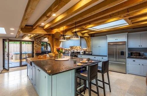 Dursley Cottage | 5 Bed in Frampton On Severn (oc-d29489)