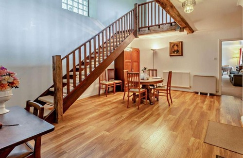 Sandown House | 5 Bed in Newchurch oc-ic069