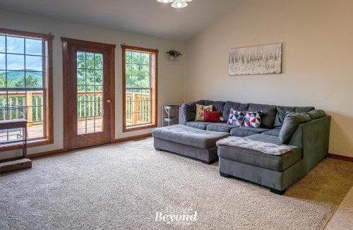 Branson House | 5 bed Mountain View Retreat on 8 Acres Near Town