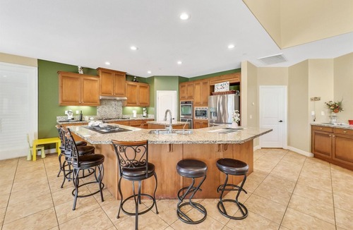 Woodcrest House | 5 bed rooms 3.5 bathroomnPool tablenHome theaternFire place indoor/outdoor