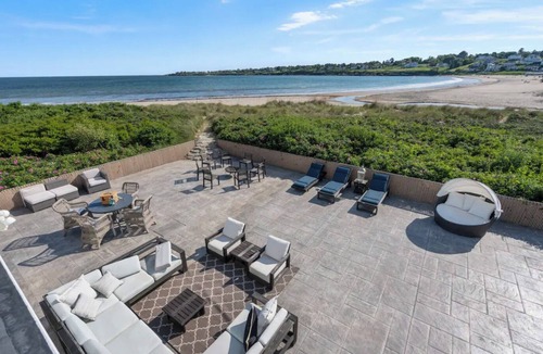 Bonnet Shores House | 5-bed Waterfront Beach house with DIRECT access to Private Kelly Beach in Bonnet
