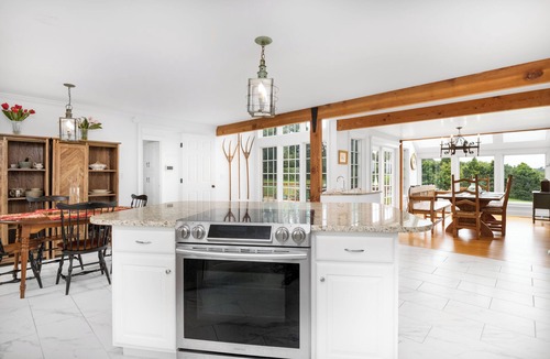 Bethlehem Village House | 5 bedroom, 14 acre private estate - complete privacy