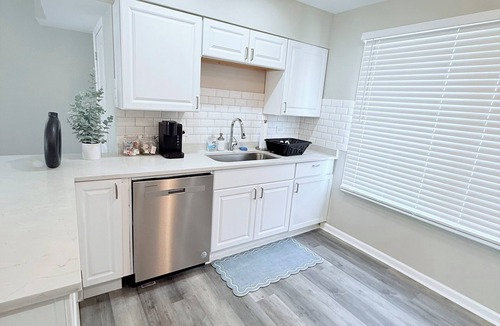 Franklin Park House | 5-bedroom 2 bath home with spacious yard-15 min to O'Hare Airport-Chicago