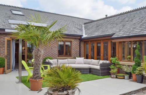 Poulton-le-Fylde Cottage | 5 bedroom accommodation in Stalmine, near Poulton-le-Flyde
