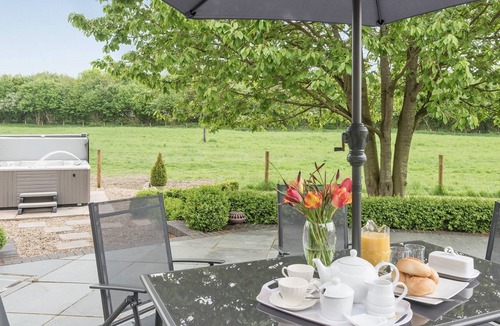Attleborough Cottage | 5 bedroom accommodation in Caston, near Attleborough