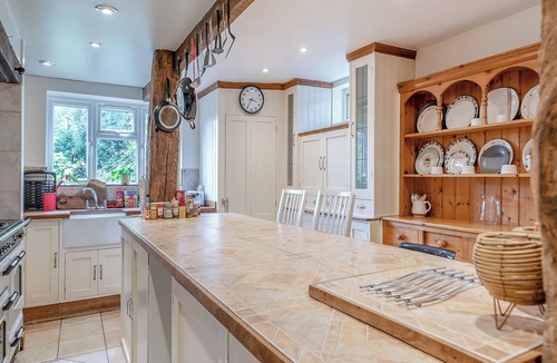 Dibden Cottage | 5 bedroom accommodation in Dibden, near Southampton