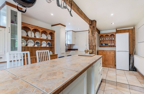 Dibden Cottage | 5 bedroom accommodation in Dibden, near Southampton