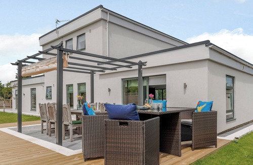 Freshwater Cottage | 5 bedroom accommodation in Colwell Bay, near Yarmouth