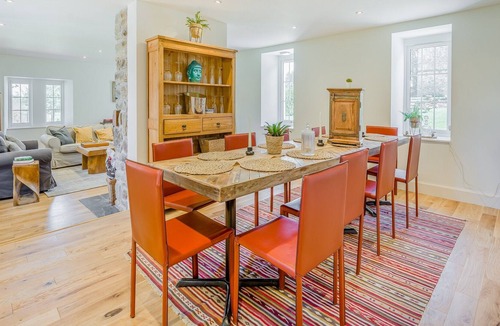 Livingston Cottage | 5 bedroom accommodation in West Calder, near Edinburgh