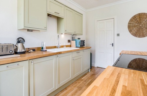 Livingston Cottage | 5 bedroom accommodation in West Calder, near Edinburgh