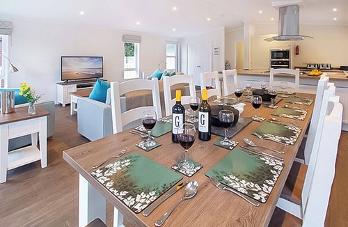 Milford on Sea Ski Chalet | 5 bedroom accommodation in Milford-on-Sea, Nr Lymington