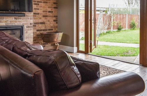 Oakenholt Cottage | 5 bedroom accommodation in Oakenholt, near Flintshire