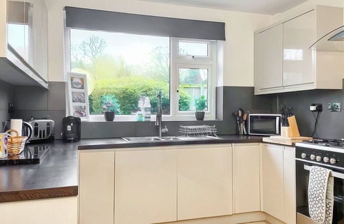 Leeds Cottage | 5 bedroom accommodation in Pudsey, near Leeds