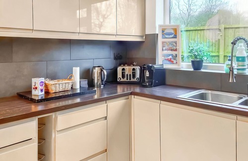 Leeds Cottage | 5 bedroom accommodation in Pudsey, near Leeds