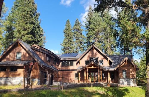Cle Elum House | 5-bedroom golf-course retreat with theater, outdoor living, hot tub, and more!