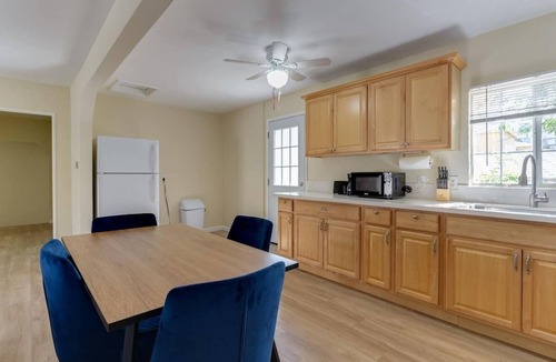 Rampart Village House | 5 Bedroom Mid-Wilshire Compound