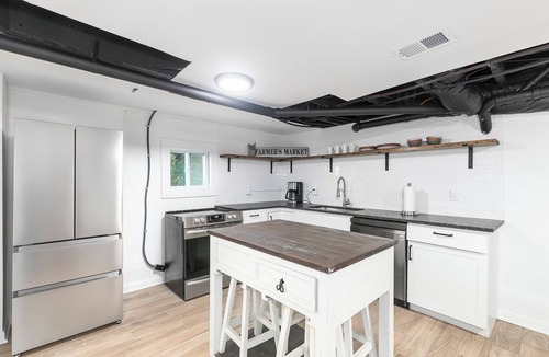 Crestline Heights House | 5 Bedroom Modern Farmhouse mins from Downtown