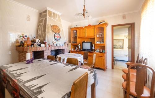 Villarrin de Campos House | 5 Bedroom Nice Home In Villarrín De Campos