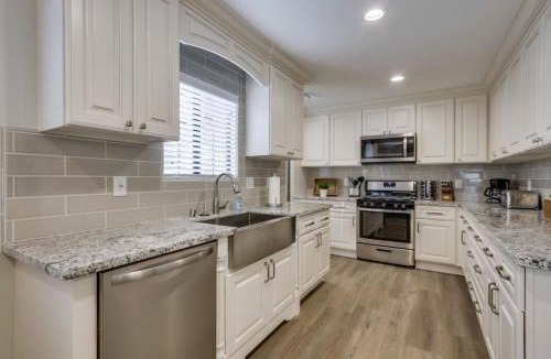 Fullerton House | 5 Bedroom plus loft room, 3 Bath home