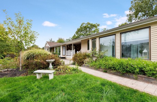 Monroe House | 5-bedroom serene retreat in charming Monroe