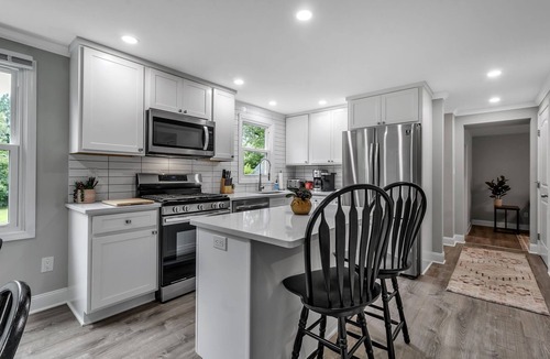 Orchard Park House | 5-bedroom updated Home in Orchard Park w/2 Living rooms and 2 King beds.