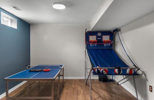 Dale City House | 5 BedRooms Family retreat with GameRoom Near DC & Qunatico
