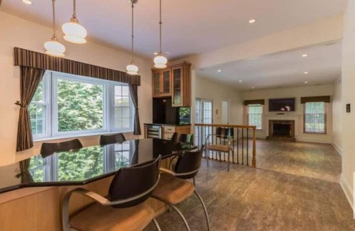 Richwood House | 5 Bedrooms | Indoor Pool | Huge Yard