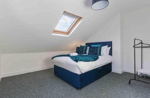 West Bridgford House | 5 Beds Pool Table Parking Contractor Stay