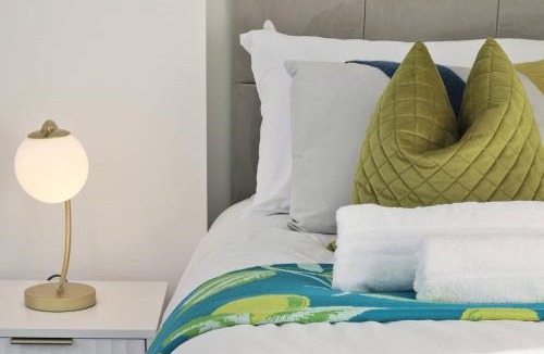 West Bridgford House | 5 Beds Pool Table Parking Contractor Stay