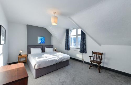 Sneinton House | 5-BR Home Featuring Art and Photography Collection