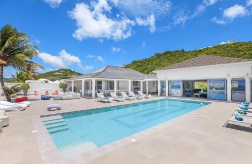 Les Terres Basses Villa | 5 BR Luxurious Beachfront Villa with utmost privacy