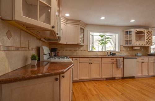 Middle Hope House | 5 BR West Point Family Compound- Sleeps 10!