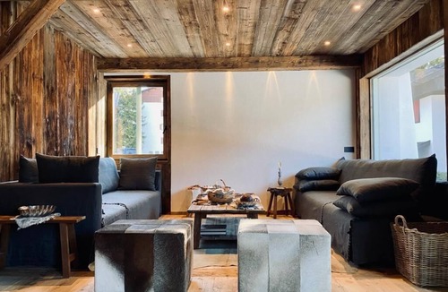 Cortina d'Ampezzo Historic Centre Apartment | 5* Central Cortina newly refurbished. 3’ from Freccia nel Cielo cable car.