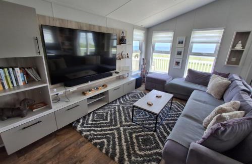 Woodhorn Apartment | 5 Dolphin Point, Lodge by the sea