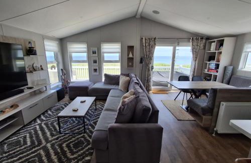 Woodhorn Apartment | 5 Dolphin Point, Lodge by the sea