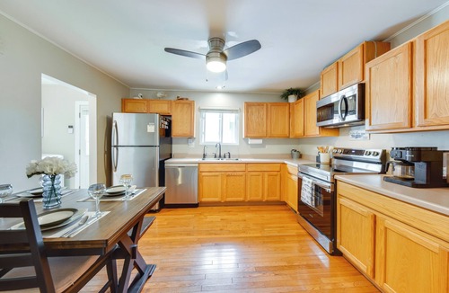 Twin Lakes House | 5 Houses to Elizabeth Lake! Family Getaway w/Yard
