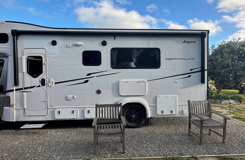 Longlands House | 5 km from Havelock North Comfortable Cosy Country Motorhome Experience