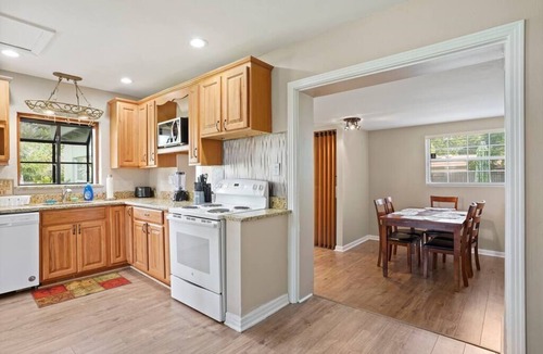 Lakeshore South House | ~5 Leaf Experience Sleeps 8 NAS Jax~