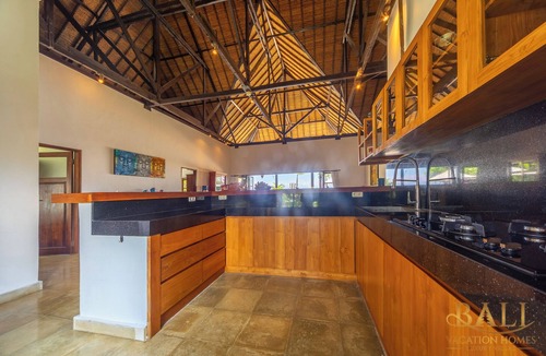 Dencarik Villa | 5 * Lovina Beachfront pool villa Free Dolphin Tour