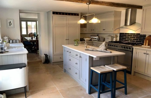 Willersey House | 5* LUXURIOUS & Spacious Cotswold Cottage. Garden,Pubs,Duck Pond. 5 Bed,3 Bath.