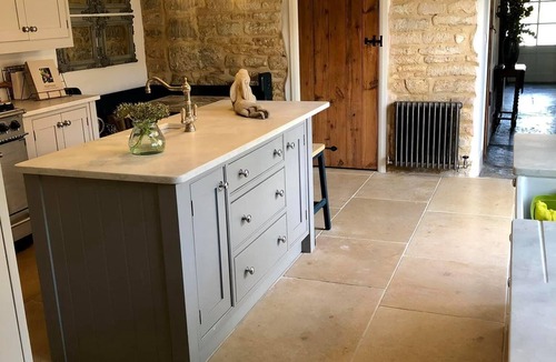 Willersey House | 5* LUXURIOUS & Spacious Cotswold Cottage. Garden,Pubs,Duck Pond. 5 Bed,3 Bath.