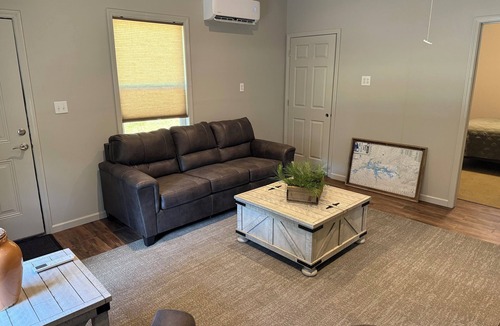Cedar Bluff House | .5 mi. from Weiss Lake - Charming 2 br house with AC, WiFi in Cedar Bluff, AL.