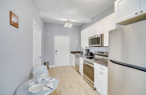Bowe Gardens Apartment | 5 Mi to Beaches: Melbourne Duplex w/Heated Pool!
