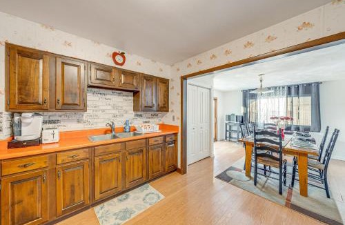 Loves Park House | 5 Mi to Dtwn Rockford: Pet-Friendly Home w/Yard!