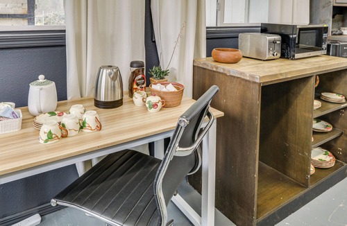 Hillsboro Cottage | 5 Mi to Hillsboro: Vintage-style Home w/Fire Pit
