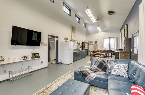 Hillsboro Cottage | 5 Mi to Hillsboro: Vintage-style Home w/Fire Pit