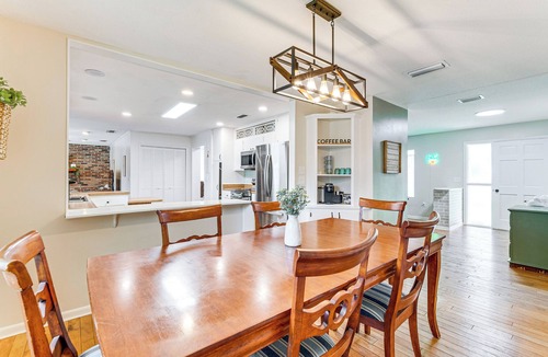 Fort King District Cottage | 5 Mi to Silver Springs State Pk: Gem w/Game Room!
