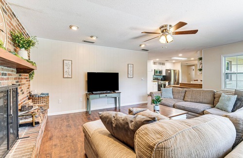 Fort King District Cottage | 5 Mi to Silver Springs State Pk: Gem w/Game Room!