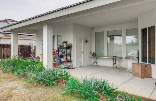 Greenacres House | 5 Mi to the Marketplace: Roomy Bakersfield Retreat